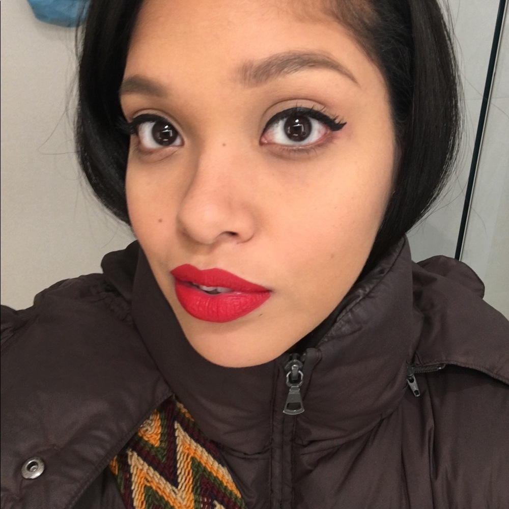 Meet your Posher, Naiomy